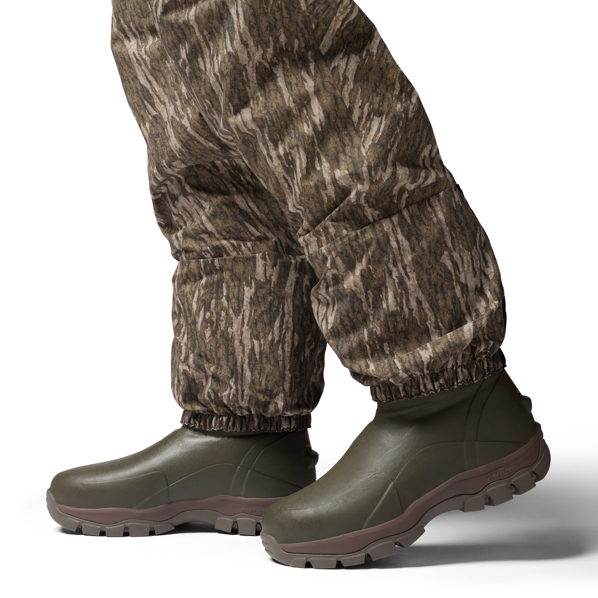 2S Wading Pant in Mossy Oak Bottomland, on model #mossy_oak_bottomland
