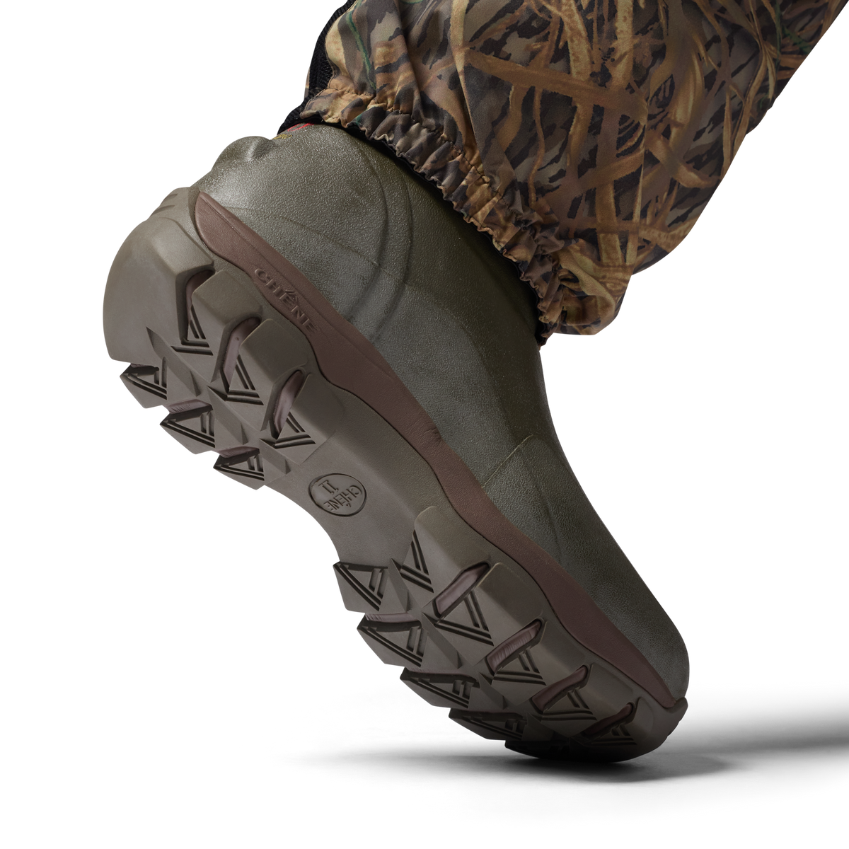 2S Wading Pant in Mossy Oak Original Shadow Grass, on model #mossy_oak_original_shadow_grass