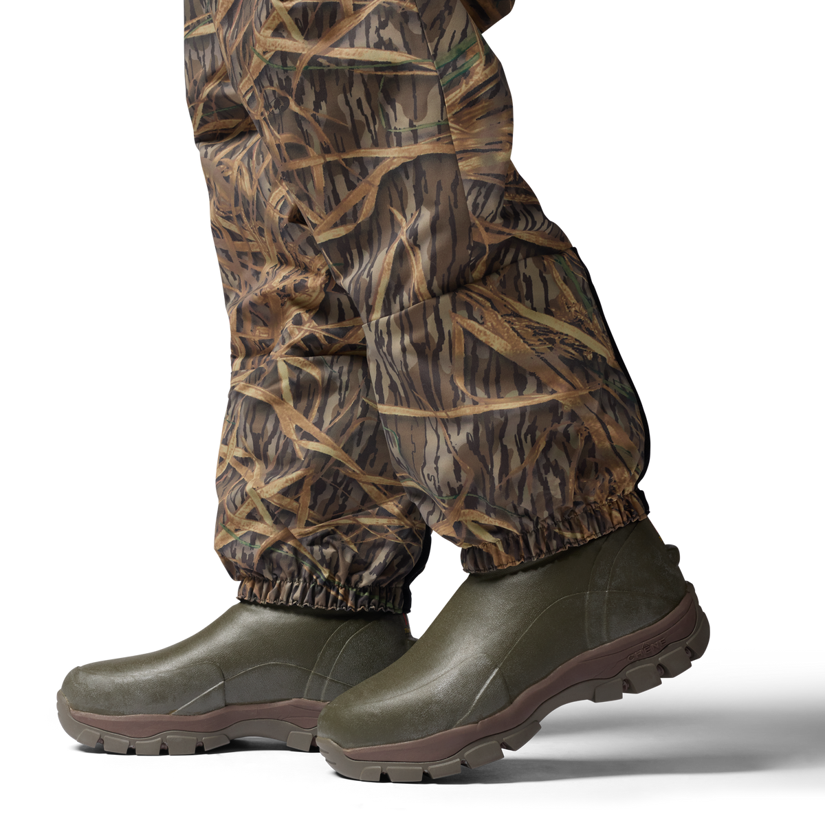 2S Wading Pant in Mossy Oak Original Shadow Grass, on model #mossy_oak_original_shadow_grass