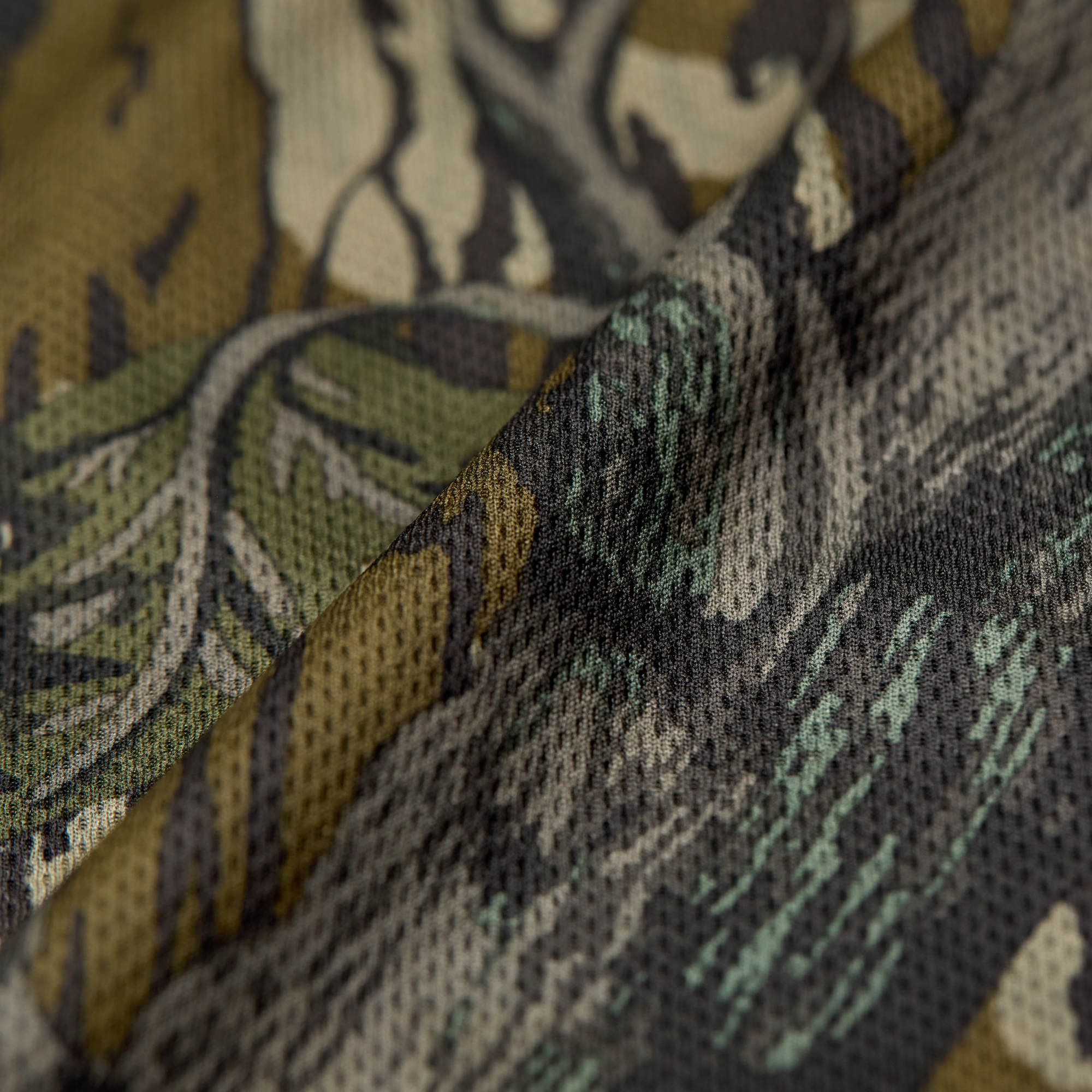 Vale 105 Synthetic Crew L/S in Mossy Oak Bottomland, fabric detail #mossy_oak_original_treestand
