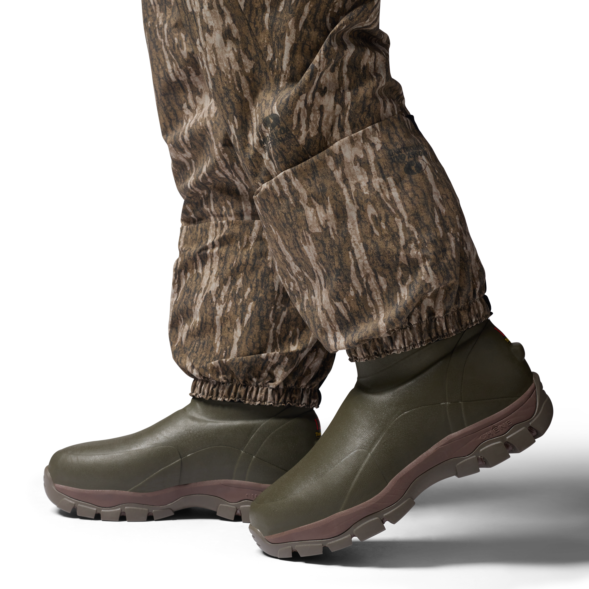 Mossy Oak Bottomland 2S Wader in Mossy Oak Bottomland, on model #mossy_oak_bottomland
