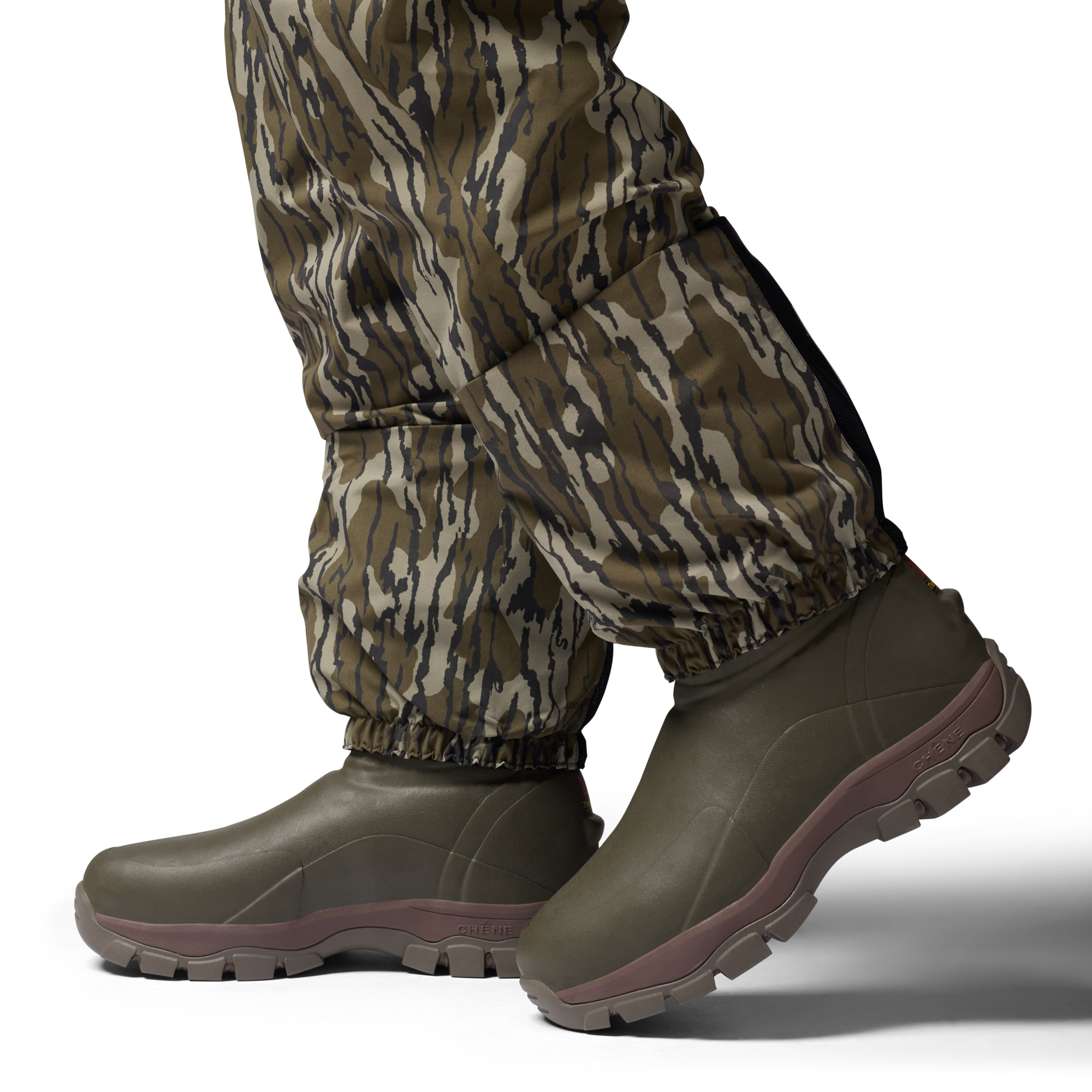 Mossy Oak Original Bottomland 2S Wader in Mossy Oak Original Bottomland, on model #mossy_oak_original_bottomland