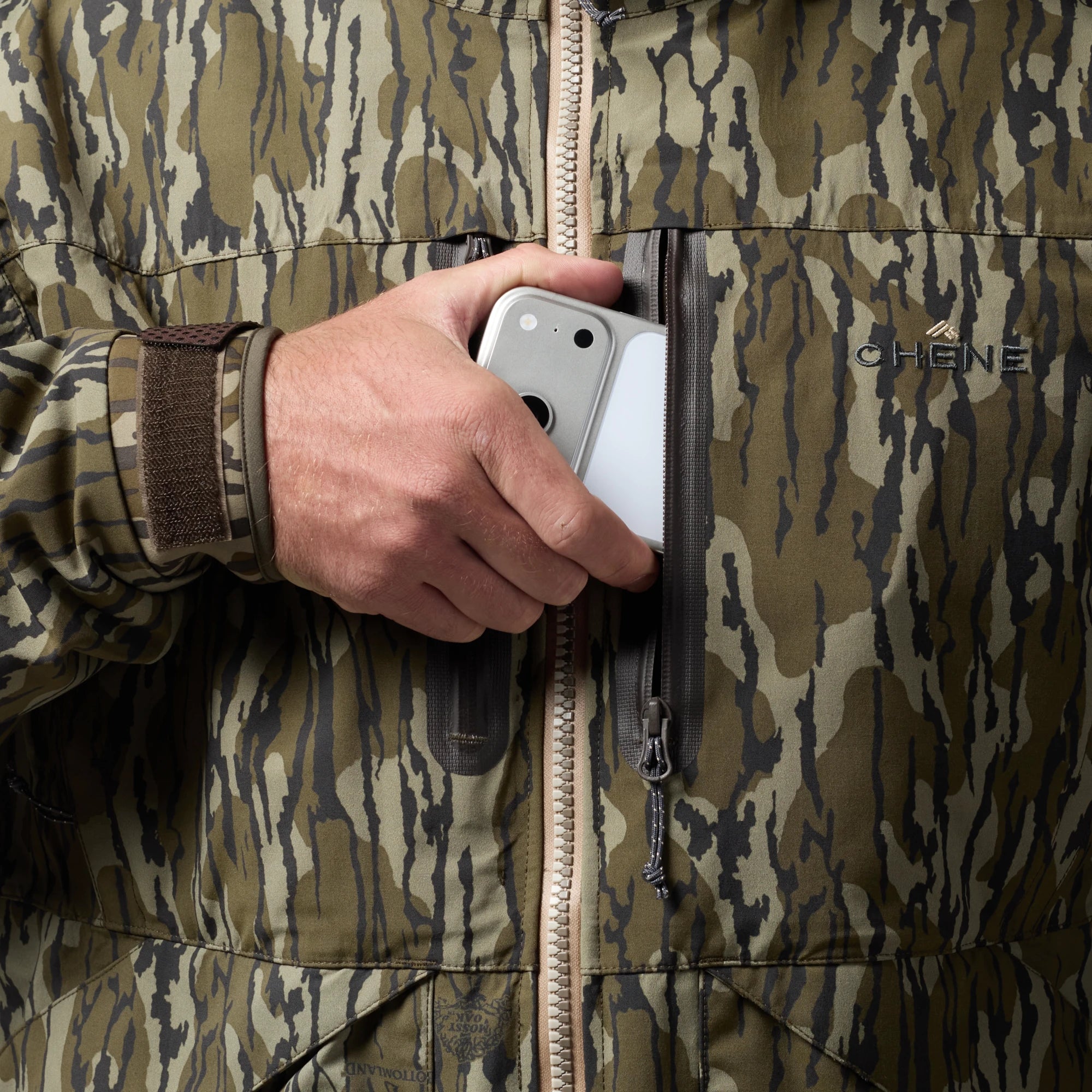 Hydro-Lok Insulated Jacket in Mossy Oak Original Bottomland, on model #mossy_oak_original_bottomland