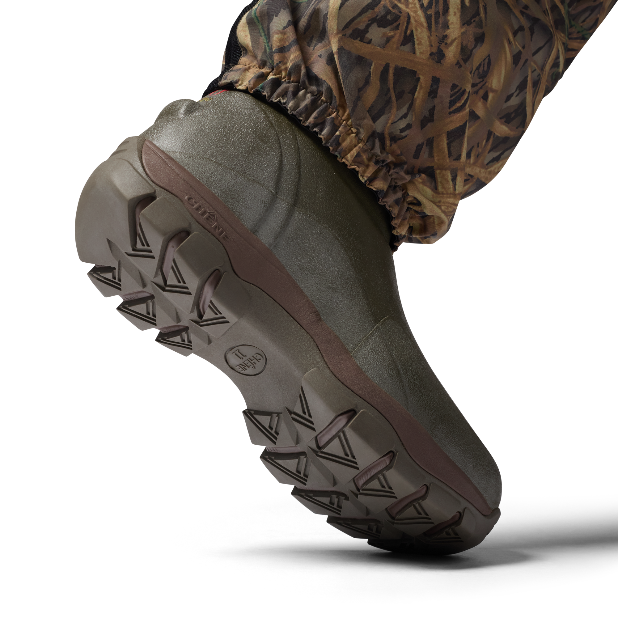 2S Wading Pant in Mossy Oak Original Shadow Grass, on model #mossy_oak_original_shadow_grass