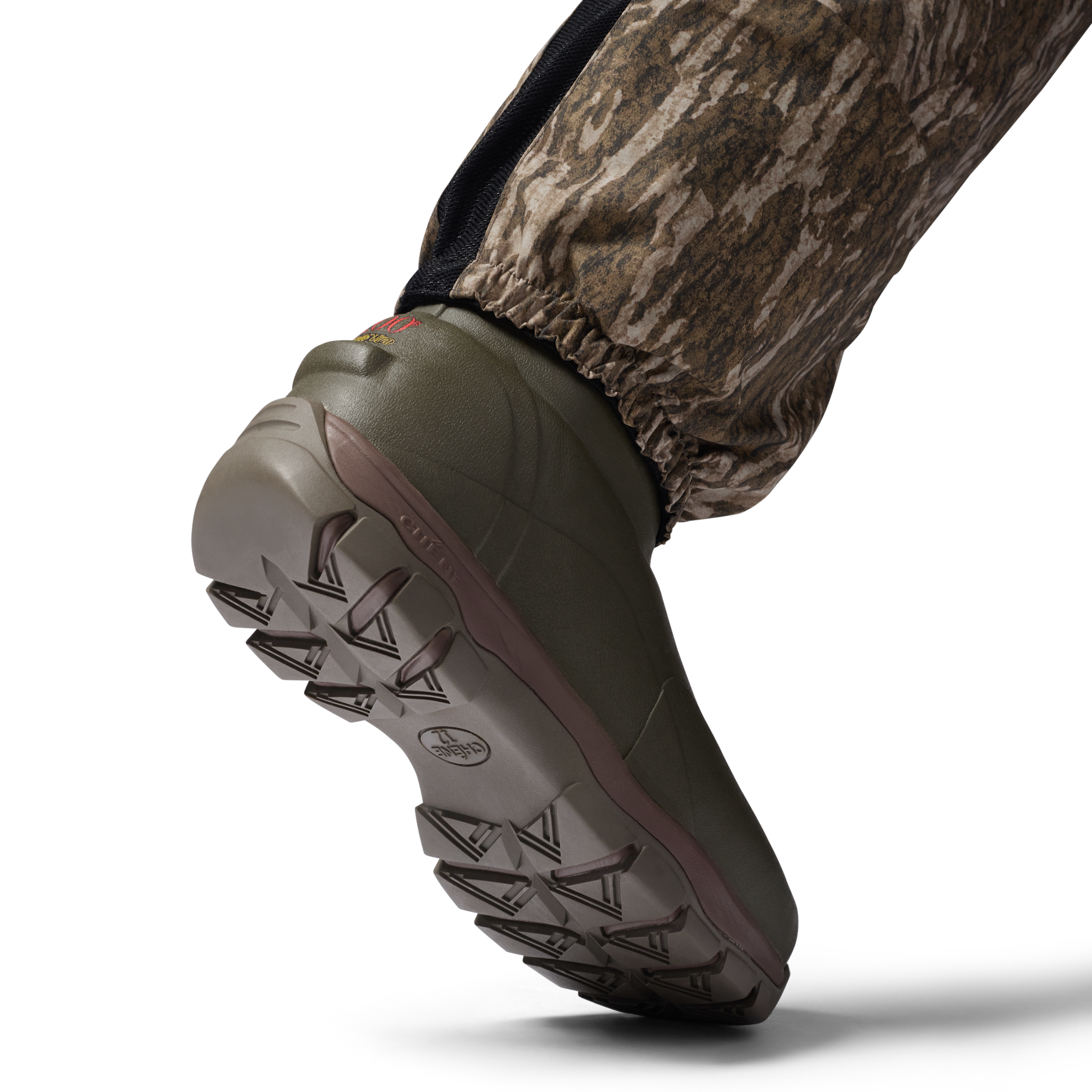 Mossy Oak Bottomland 2S Wader in Mossy Oak Bottomland, on model #mossy_oak_bottomland