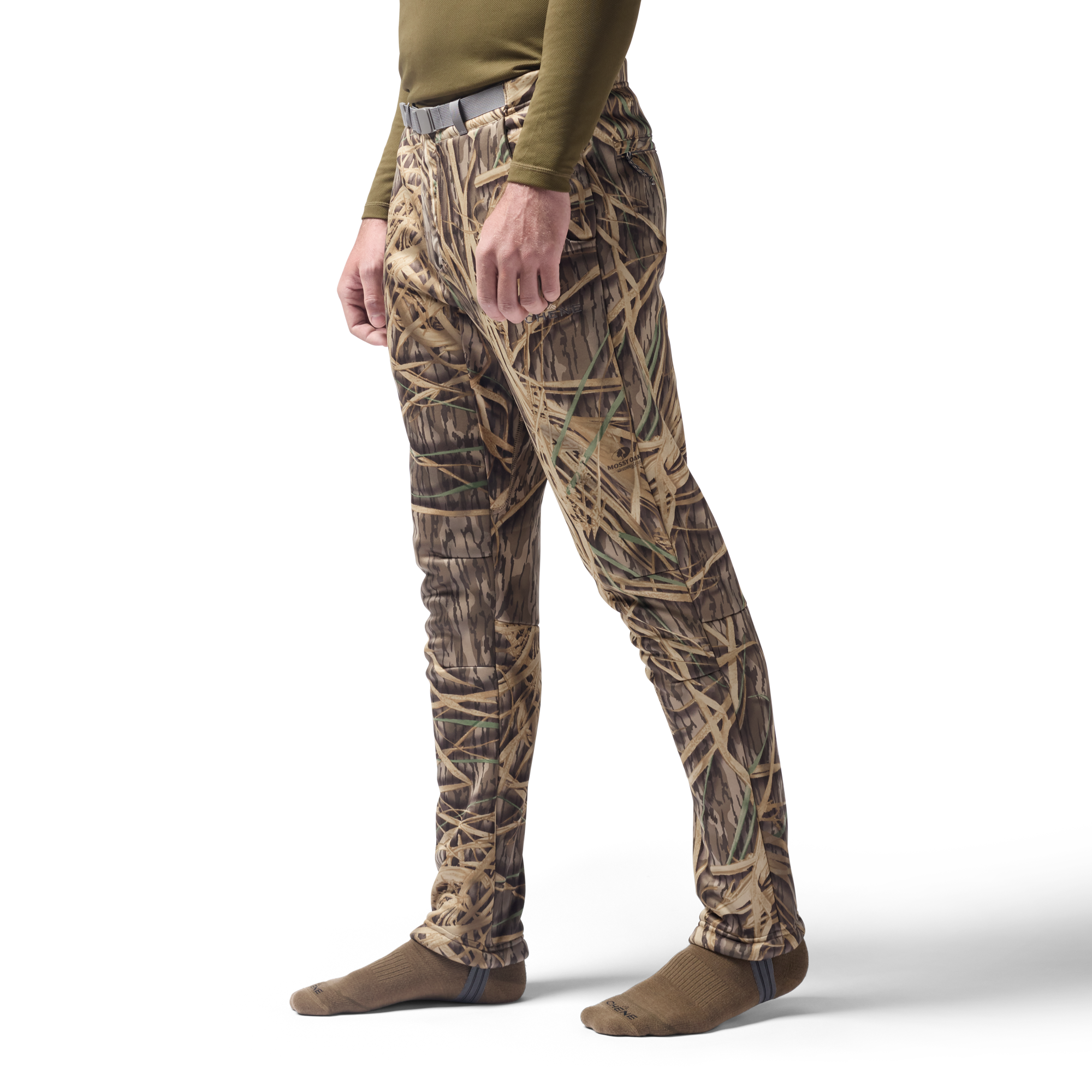 Sherpa Fleece Wader Pant in Mossy Oak Original Shadow Grass, on model #mossy_oak_original_shadow_grass