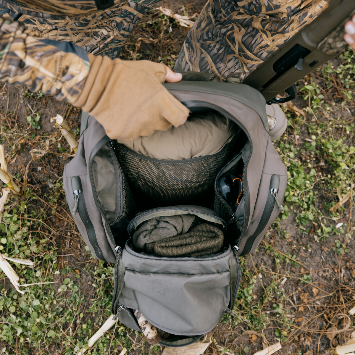 Chêne Gear Delta Pack in Cypress, interior compartment