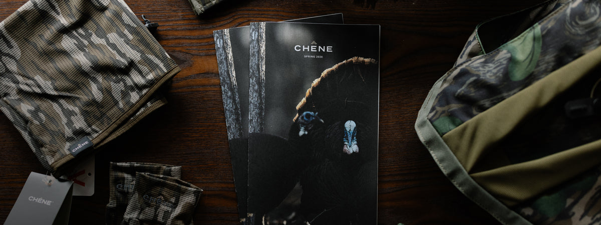 Camouflage-patterned product on a wooden surface with 'CHéNE' branding.